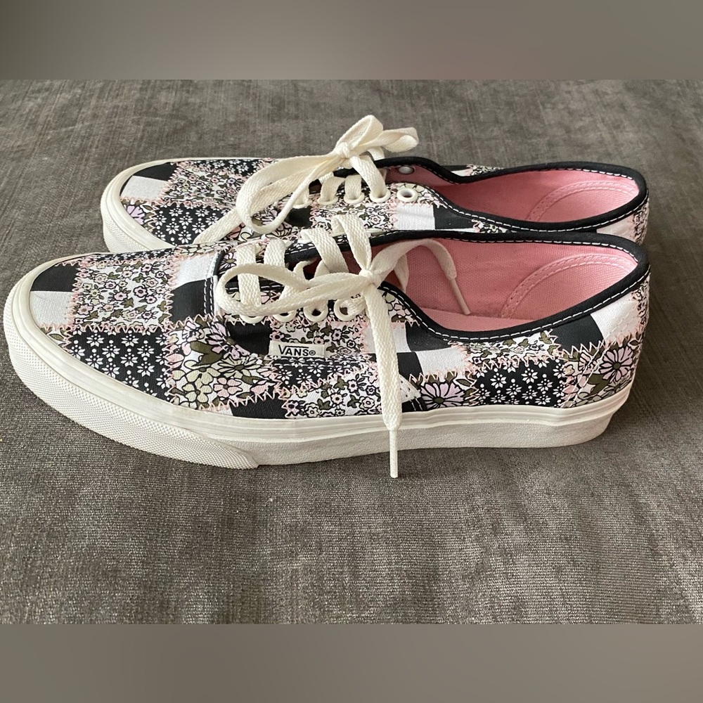 Women’s Vans low top shoes